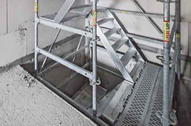 Torre de acceso a excavación de obra